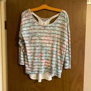 Almost Famous 3/4 sleeve light sweater